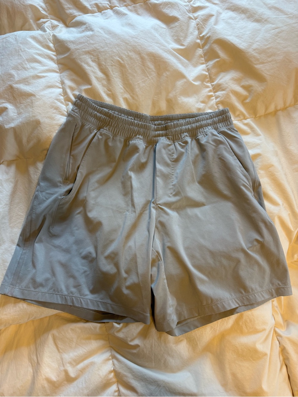 Silver/Grey Lululemon pacebreaker mens shorts with pockets 7inch inseam size L